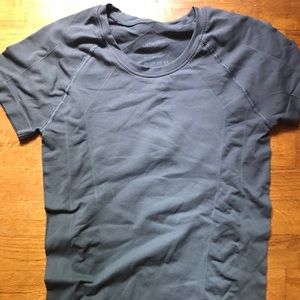 Oiselle shirt sleeve Wazelle top